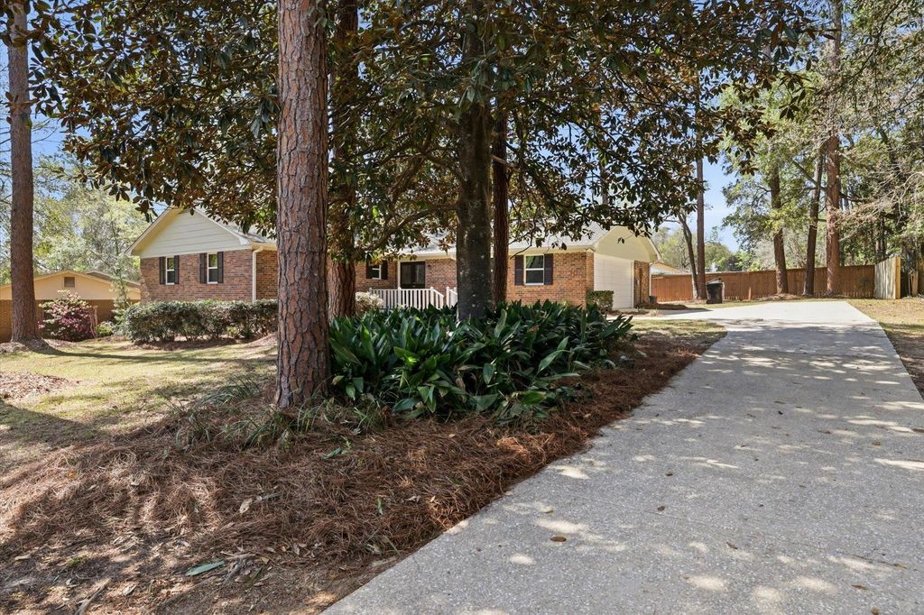 Photo of 2805 Tipperary Drive Dr, Tallahassee, FL 32309 (MLS # 397147)