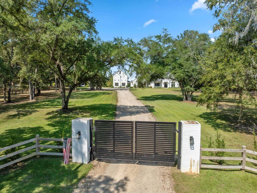 Photo of 8014 Susan Bradford Lane, Tallahassee, FL 32309 (MLS # 396743)