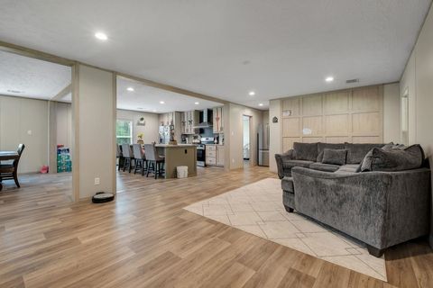 Tiny photo for 253 Friday Road, Quincy, FL 32352 (MLS # 397609)