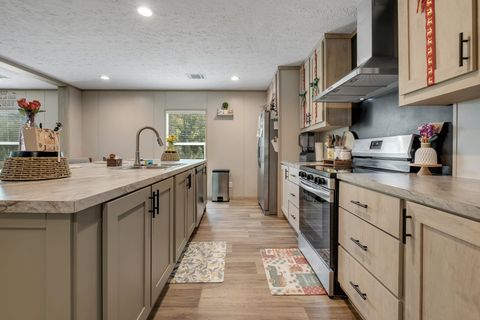 Tiny photo for 253 Friday Road, Quincy, FL 32352 (MLS # 397609)