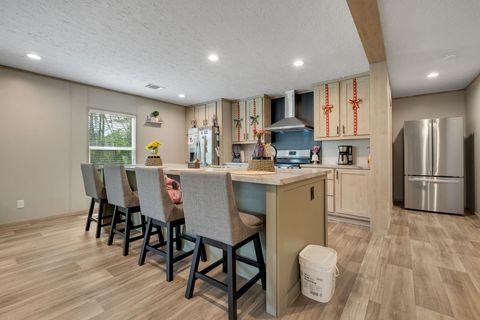 Tiny photo for 253 Friday Road, Quincy, FL 32352 (MLS # 397609)