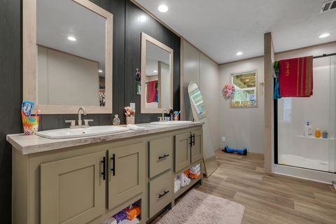 Tiny photo for 253 Friday Road, Quincy, FL 32352 (MLS # 397609)