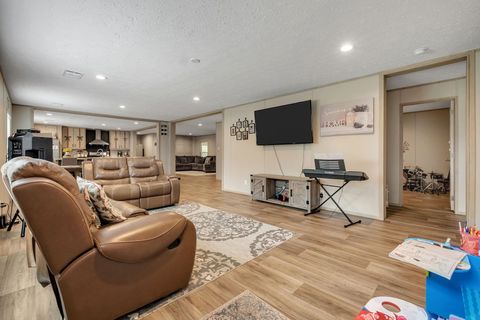 Tiny photo for 253 Friday Road, Quincy, FL 32352 (MLS # 397609)