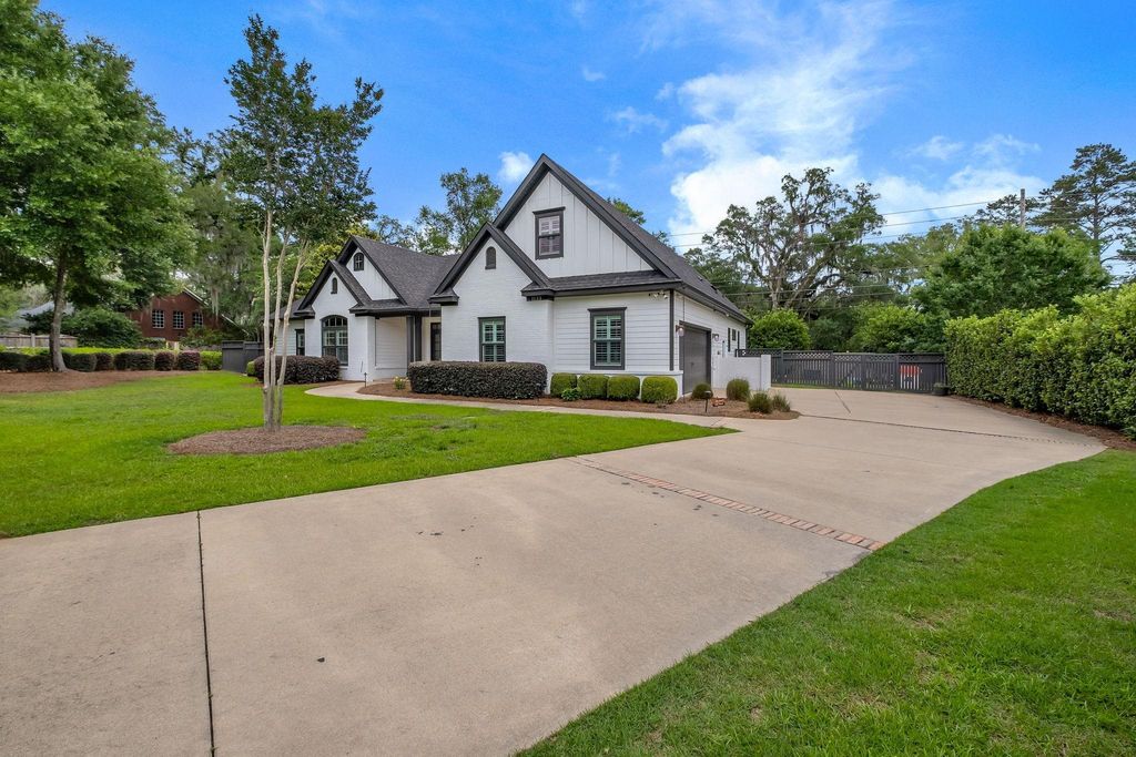 Photo of 1133 Savannah Trace, Tallahassee, FL 32312 (MLS # 400105)