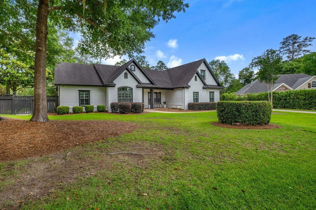 Photo of 1133 Savannah Trace, Tallahassee, FL 32312 (MLS # 400105)