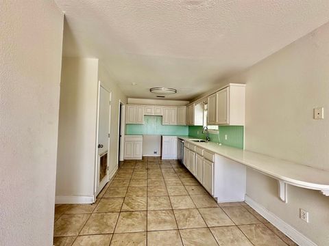 Tiny photo for 1105 Gray Avenue, Carrabelle, FL 32322 (MLS # 399225)
