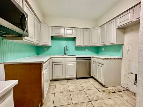 Tiny photo for 1105 Gray Avenue, Carrabelle, FL 32322 (MLS # 399225)
