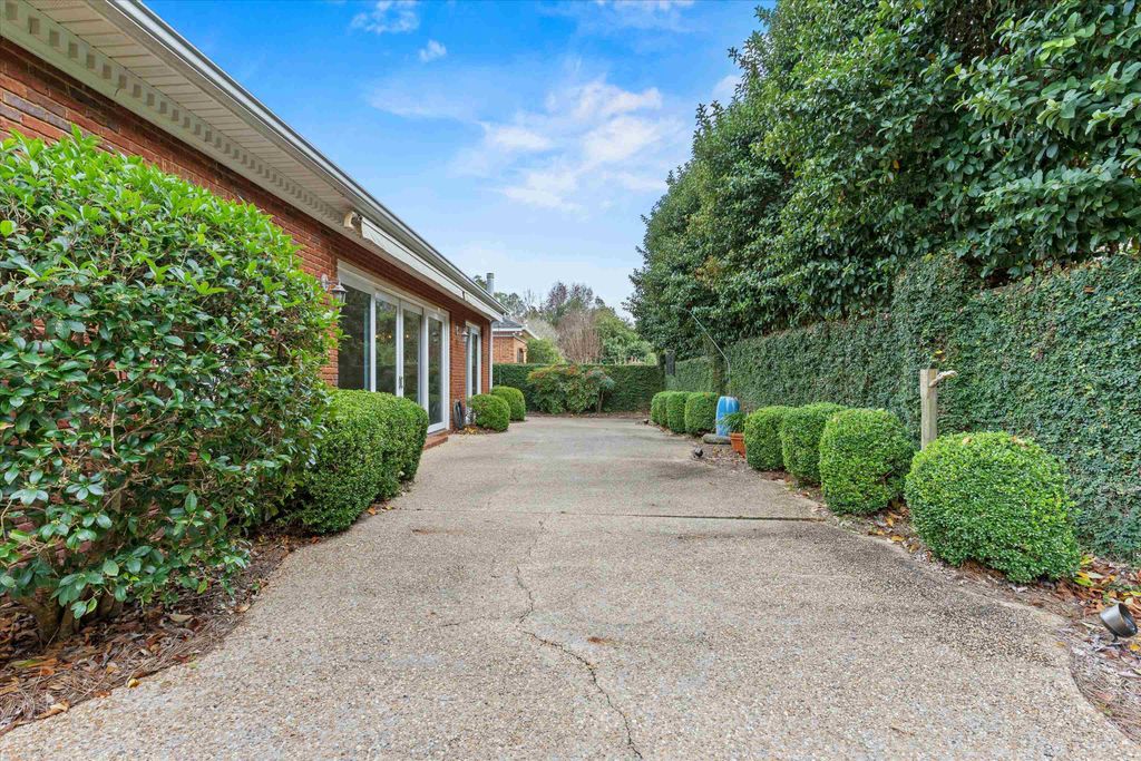 Photo of 813 GREENBRIER Lane, Tallahassee, FL 32308 (MLS # 394907)