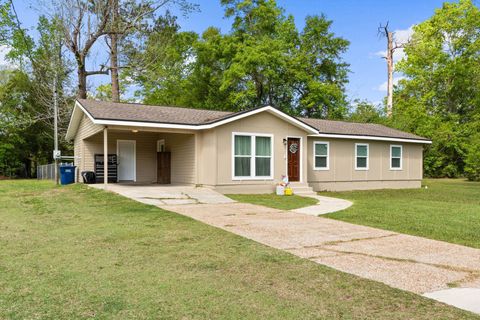 Tiny photo for 16088 SE Johnson Street, Blountstown, FL 32424 (MLS # 398156)
