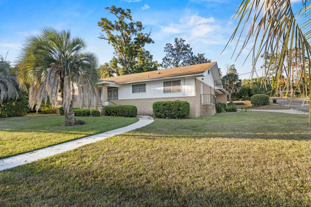 Photo of 204 W Osceola Street, Tallahassee, FL 32301 (MLS # 392390)