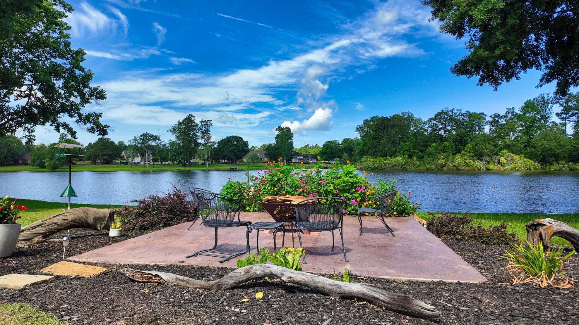 1389 NW LAKE FRONT Drive
