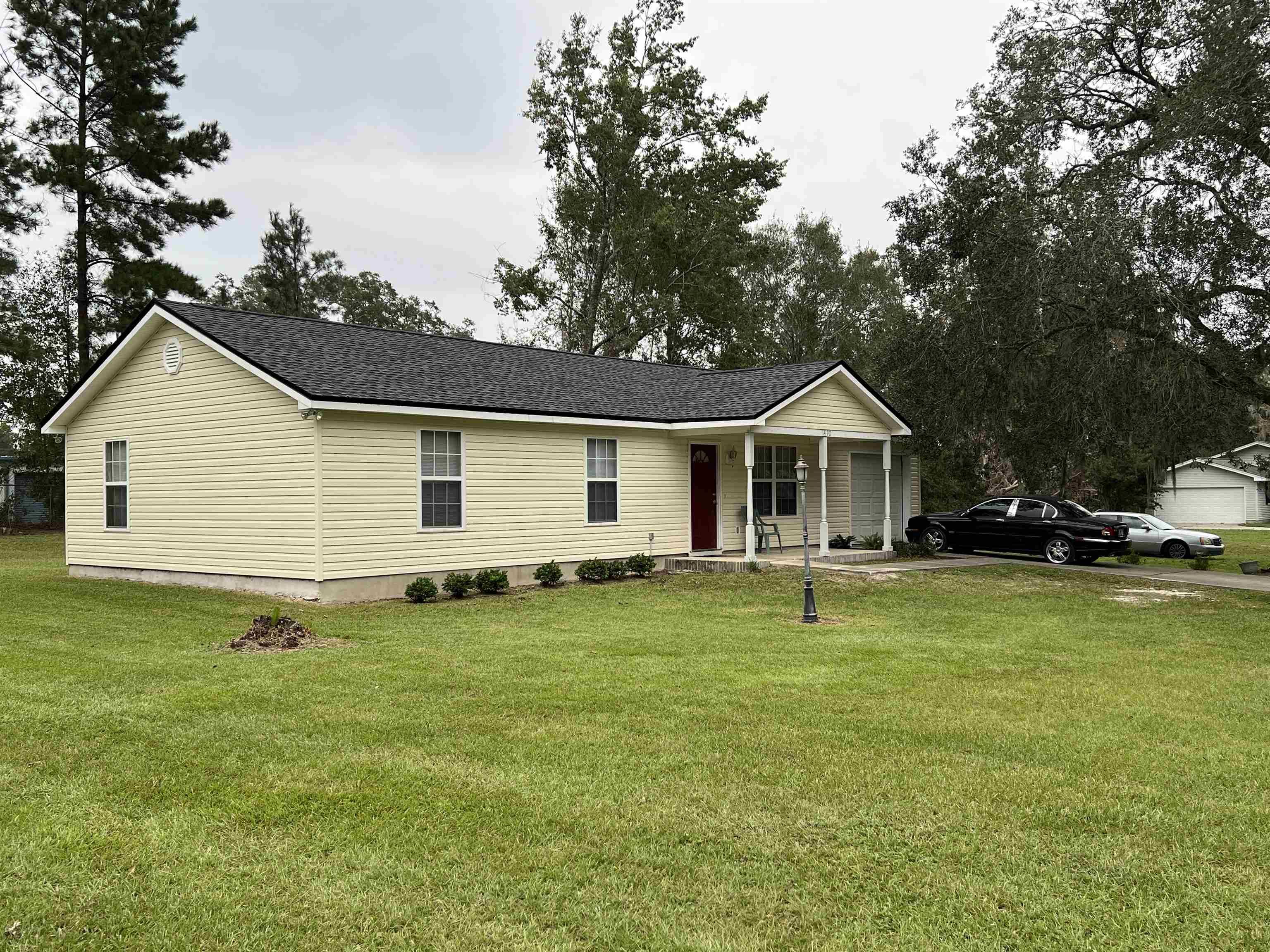 1490 HAMPTON Place
