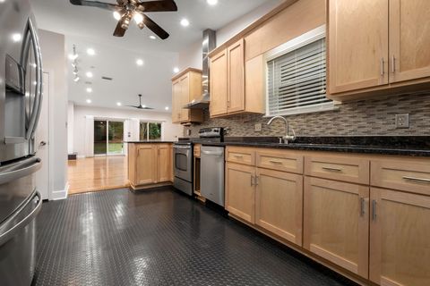 Tiny photo for 3900 ROYAL OAKS Court, Tallahassee, FL 32309 (MLS # 393898)