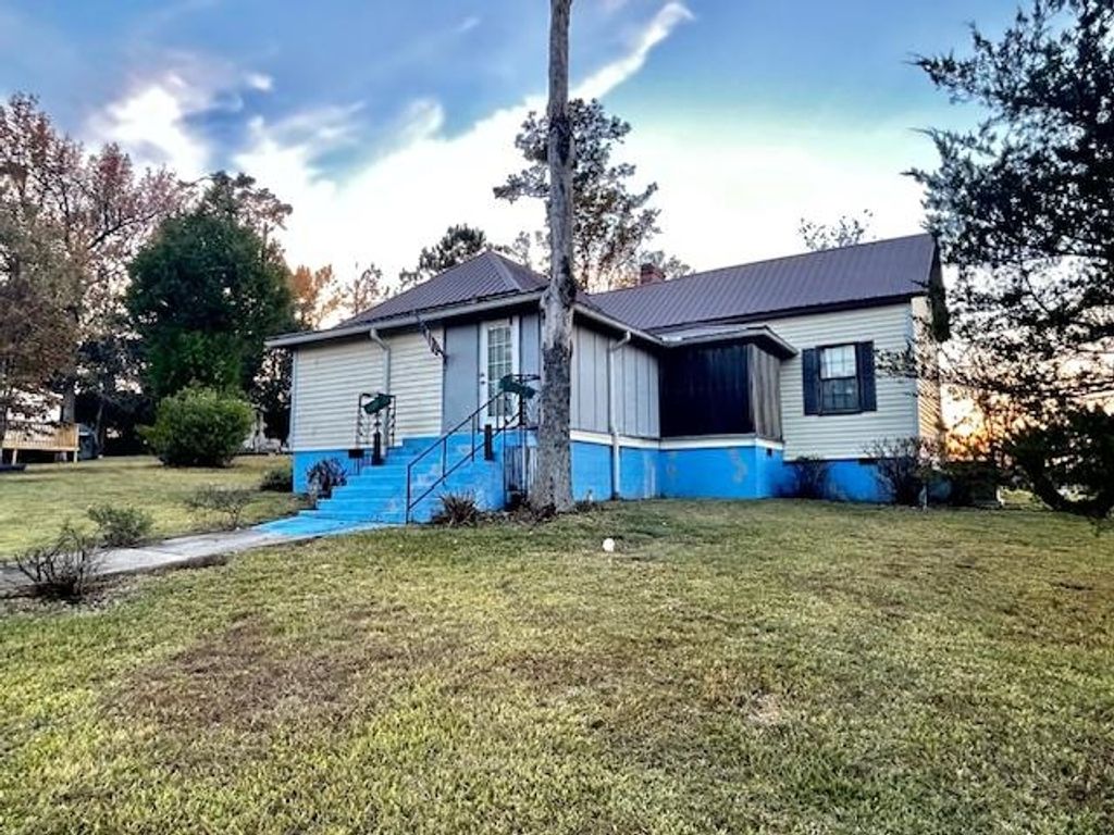 Photo of 1206 Main Street St, Chattahoochee, FL 32324 (MLS # 393455)