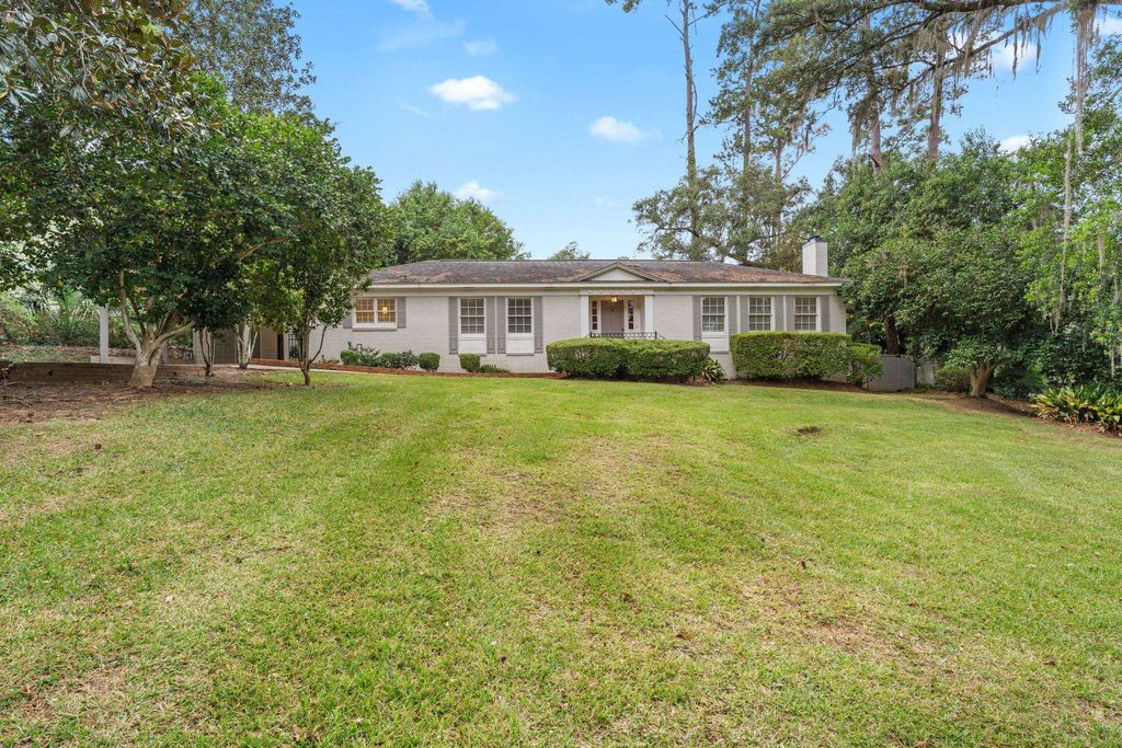 Photo of 1413 N Randolph Circle, Tallahassee, FL 32308 (MLS # 392454)
