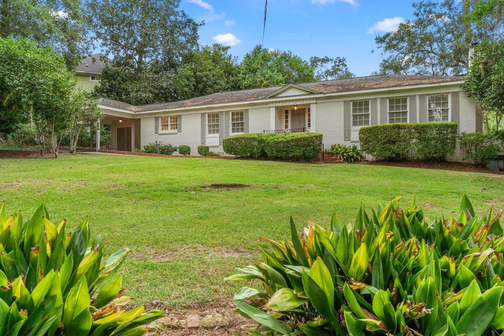 Photo of 1413 N Randolph Circle, Tallahassee, FL 32308 (MLS # 392454)