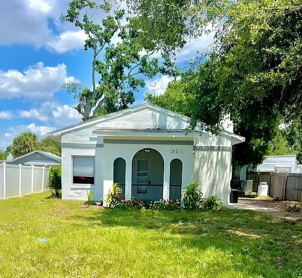 Photo of 913 Groveland Avenue, Other Florida, FL 34285 (MLS # 392123)