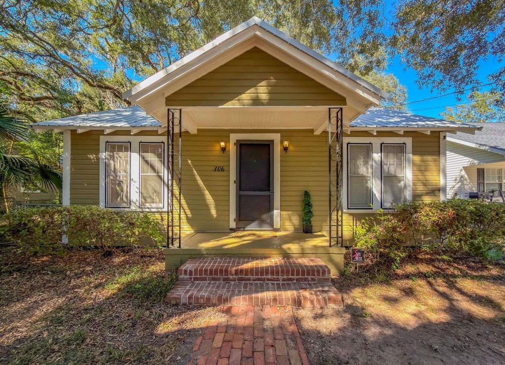 Photo of 306 Perkins Street, Tallahassee, FL 32301 (MLS # 392174)