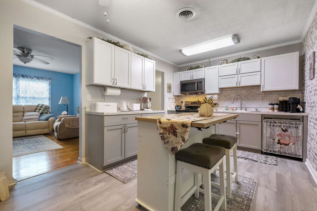 Photo of 1928 Longview Drive, Tallahassee, FL 32303 (MLS # 393529)