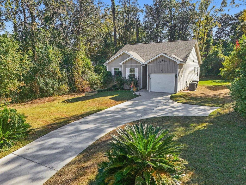 Photo of 1317 Ostin Nene, Tallahassee, FL 32301 (MLS # 393001)