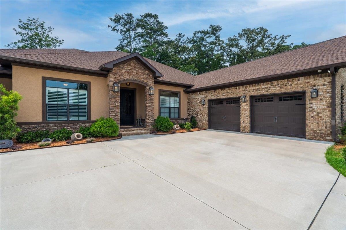 6476 Tracy Lane