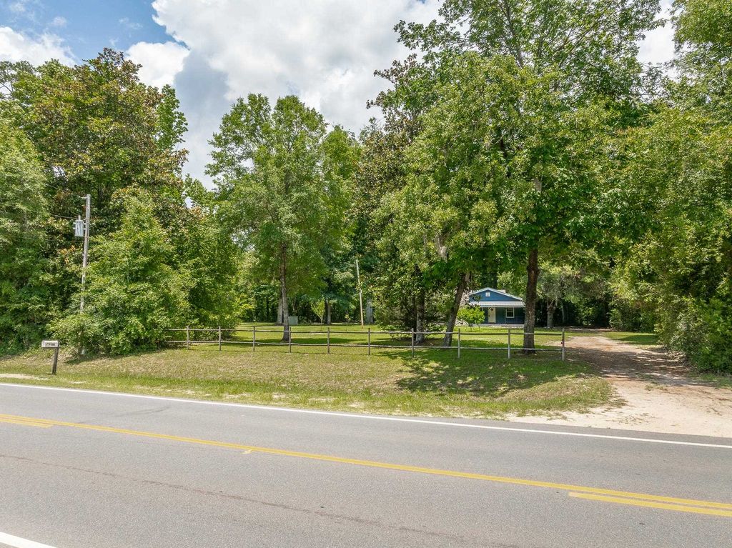 Photo of 1330 Dr Mlk Jr Memorial Road, Crawfordville, FL 32327 (MLS # 386414)