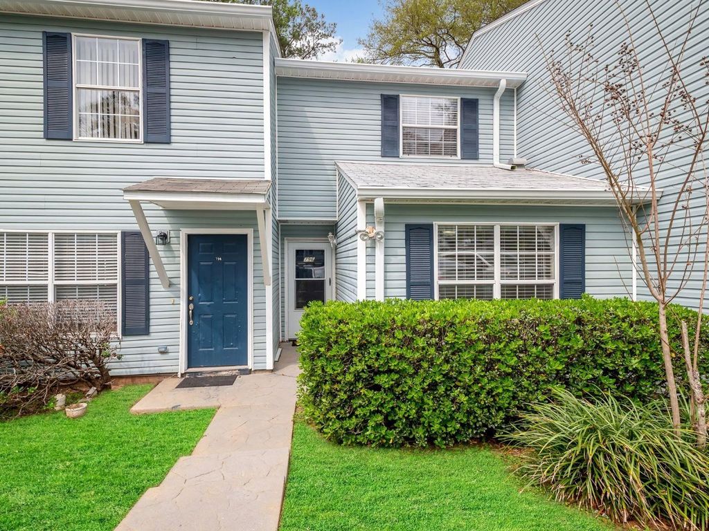 Photo of 796 E Timberwood Circle, Tallahassee, FL 32304 (MLS # 390395)