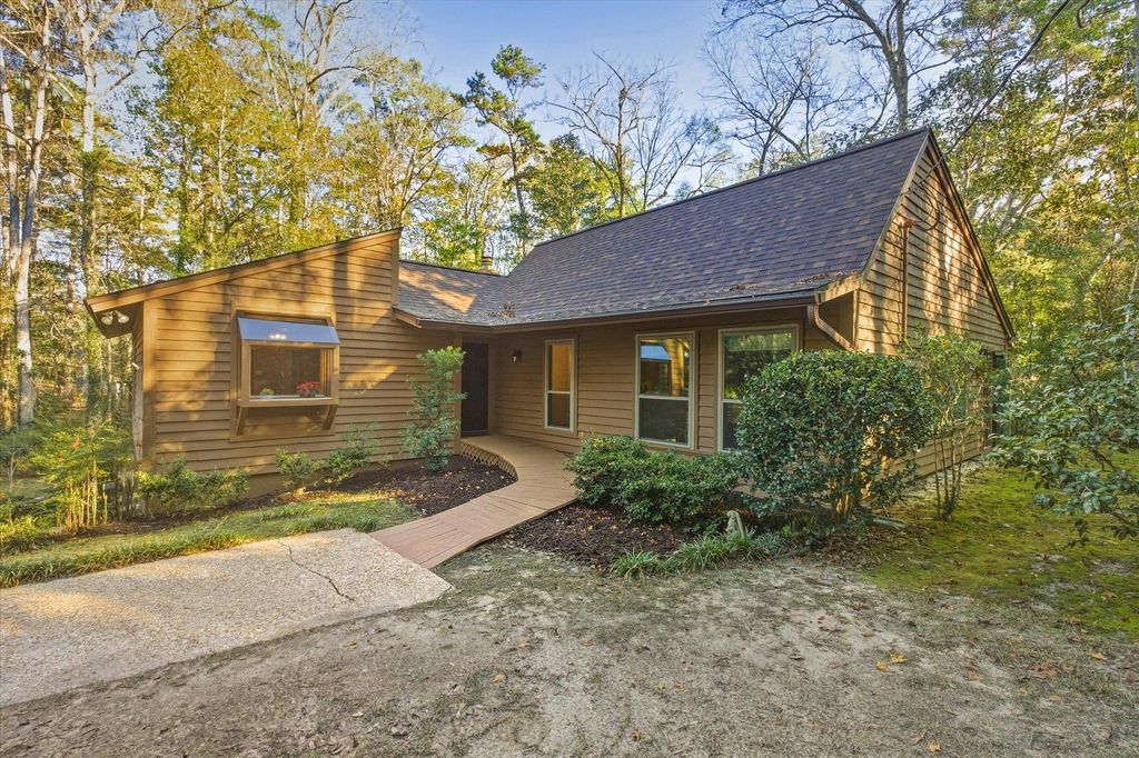 Photo of 3705 Ravine Drive, Tallahassee, FL 32312 (MLS # 394052)