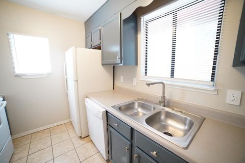 Tiny photo for 2741 W Tharpe Street, Tallahassee, FL 32303 (MLS # 400381)