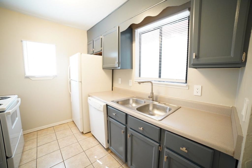 Photo of 2741 W Tharpe Street, Tallahassee, FL 32303 (MLS # 400381)