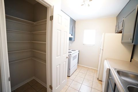 Tiny photo for 2741 W Tharpe Street, Tallahassee, FL 32303 (MLS # 400381)
