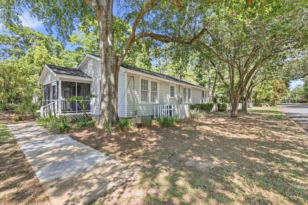 Photo of 1603 N M L King Jr Boulevard, Tallahassee, FL 32303 (MLS # 398751)