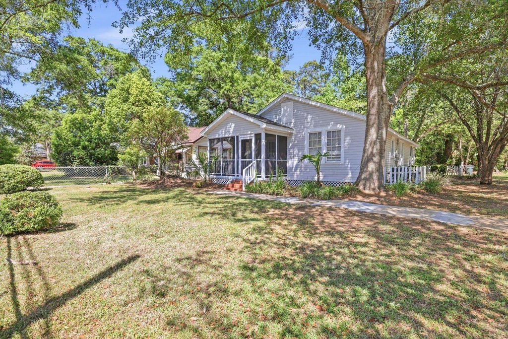Photo of 1603 N M L King Jr Boulevard, Tallahassee, FL 32303 (MLS # 398751)