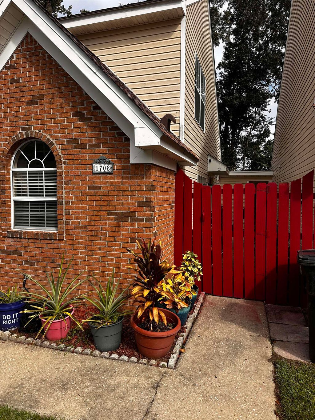 Photo of 1708 Augustine Place, Tallahassee, FL 32301 (MLS # 392095)