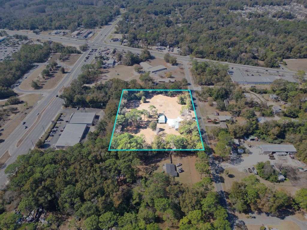 Photo of 427 Crossway Road, Tallahassee, FL 32305 (MLS # 400115)