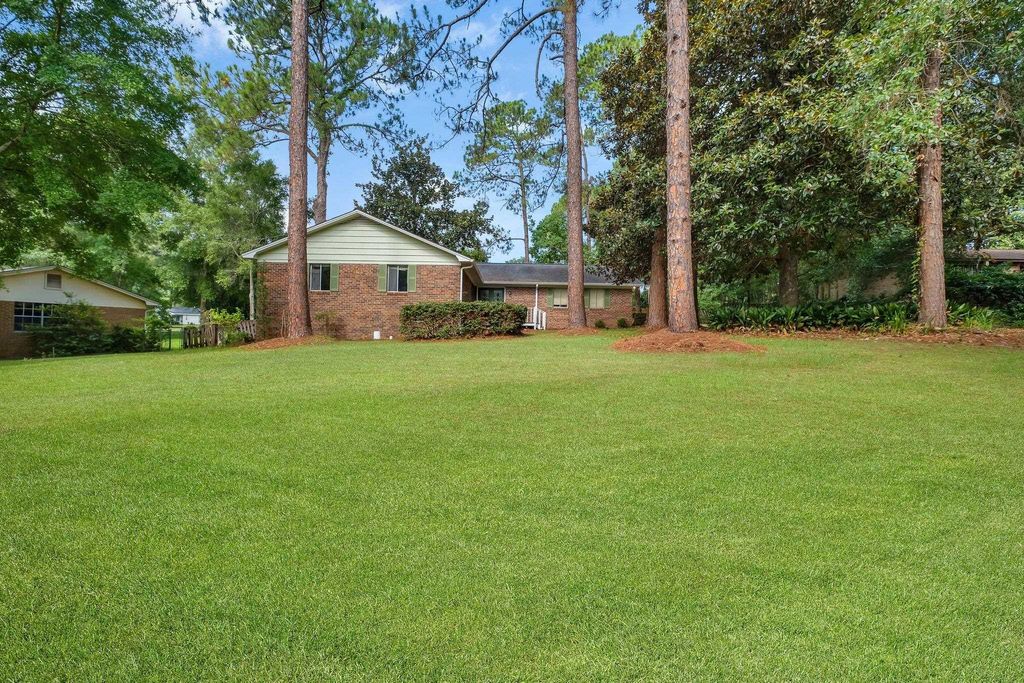 Photo of 2805 Tipperary Drive, Tallahassee, FL 32309 (MLS # 388512)