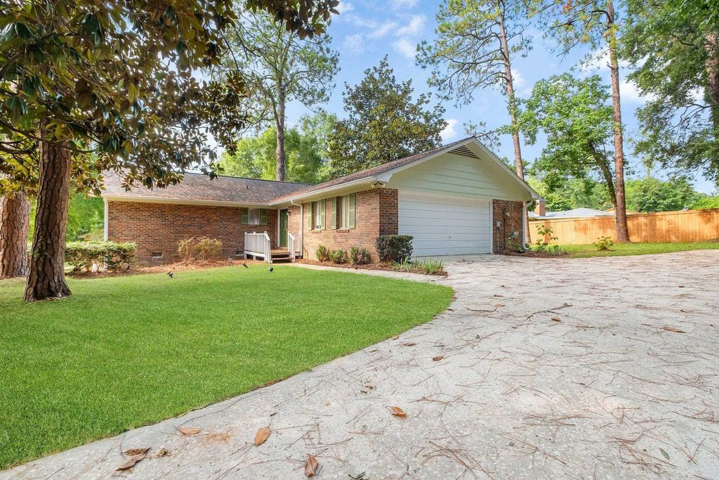 Photo of 2805 Tipperary Drive, Tallahassee, FL 32309 (MLS # 388512)