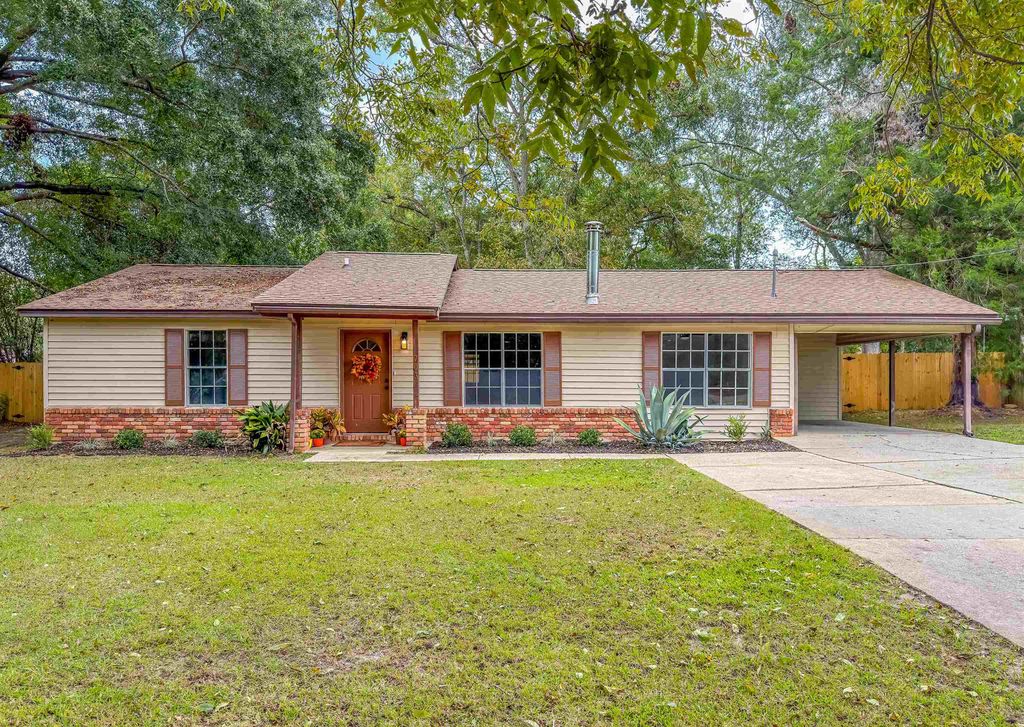 Photo of 703 NE 3Rd Street, Havana, FL 32333 (MLS # 393304)