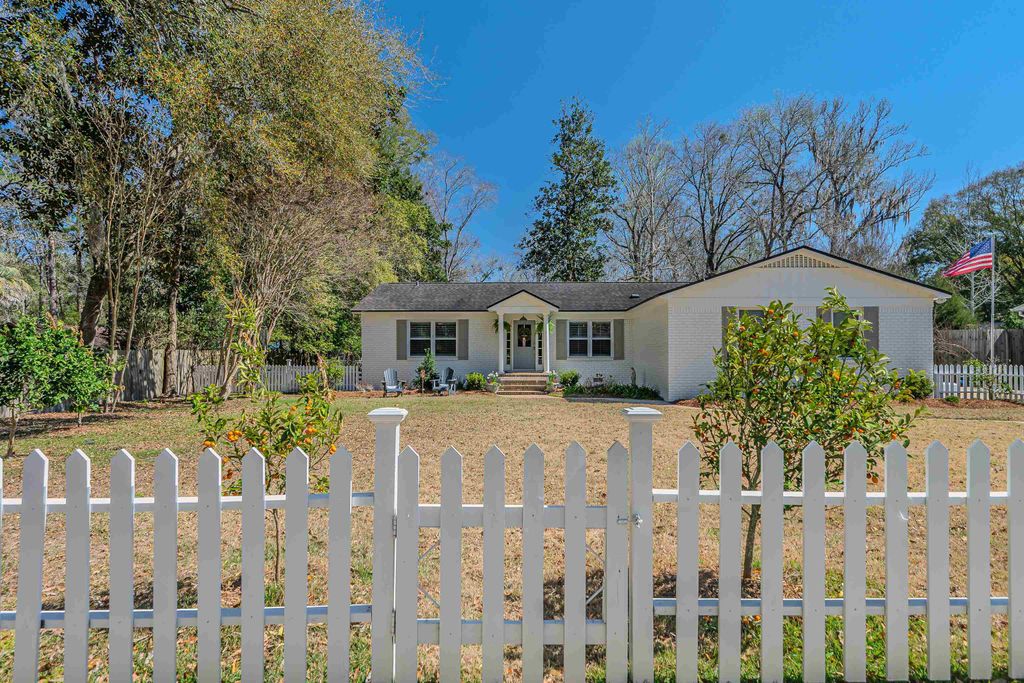 Photo of 3799 Forsythe Way, Tallahassee, FL 32309 (MLS # 396220)