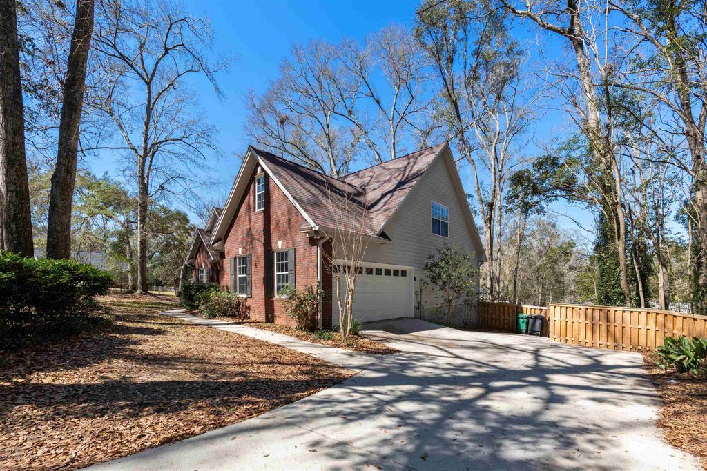Photo of 1406 Avondale Court, Tallahassee, FL 32317 (MLS # 397027)