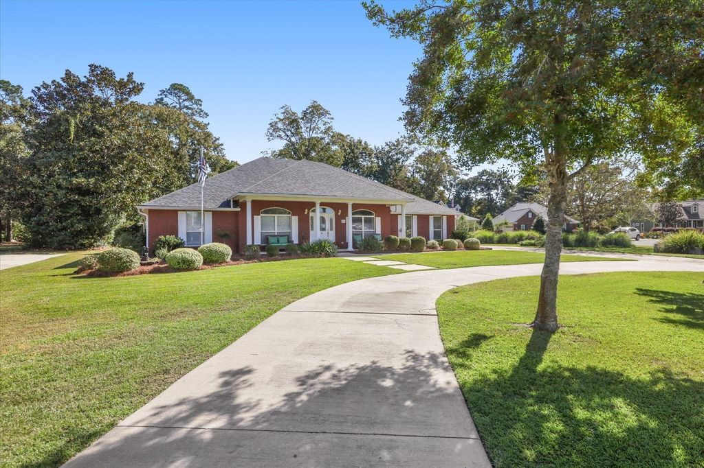 Photo of 107 Greenway Drive Dr, Havana, FL 32333 (MLS # 392479)
