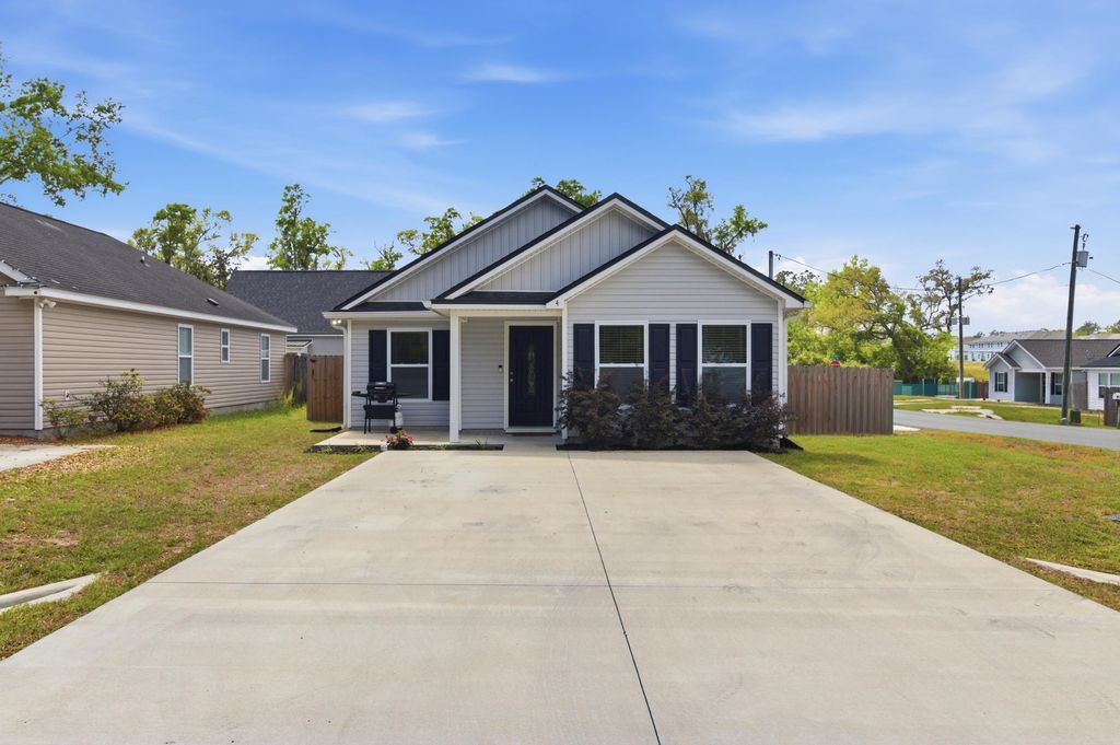 Photo of 4 Shar-Mel-Re Lane, Crawfordville, FL 32327 (MLS # 398266)