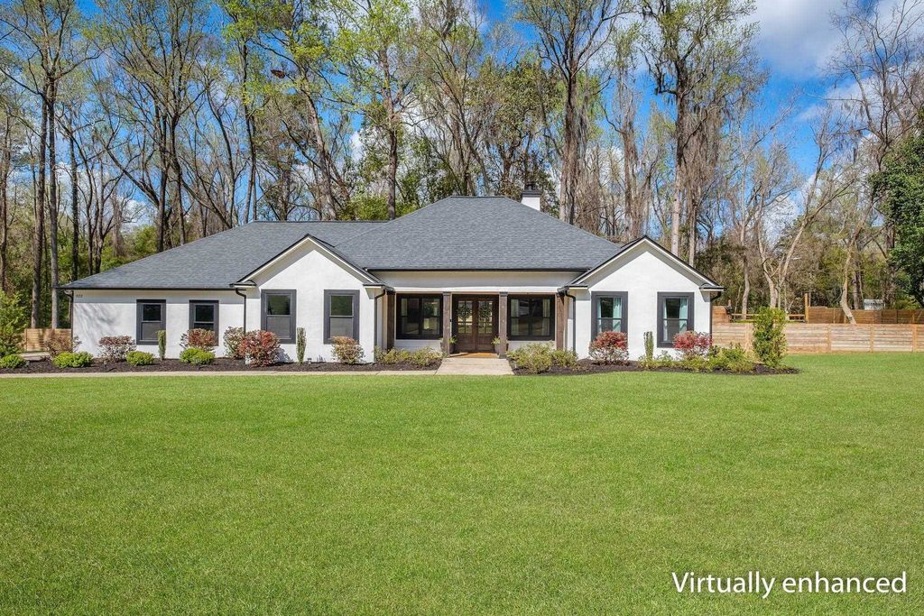 Photo of 322 Spruce Creek Drive, Tallahassee, FL 32312 (MLS # 397144)