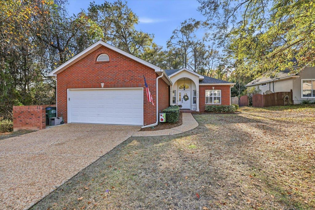Photo of 9052 Ridgeview Trail, Tallahassee, FL 32312 (MLS # 394398)