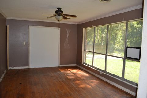 Tiny photo for 922 Creek Road, Tallahassee, FL 32305 (MLS # 390833)