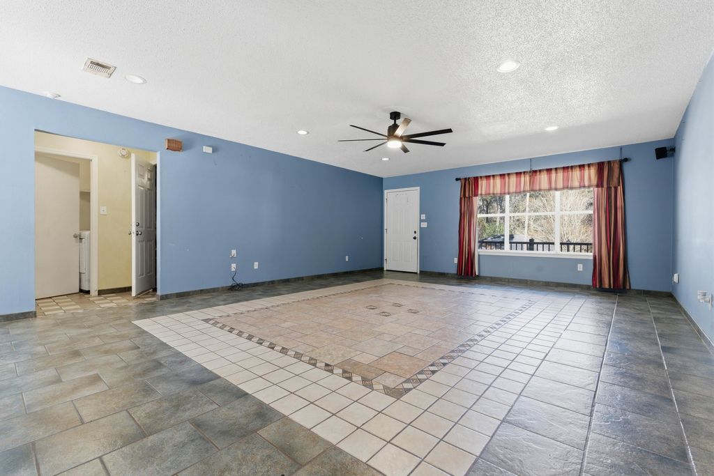 Photo of 8341 Chickasaw Trail, Tallahassee, FL 32312 (MLS # 395521)