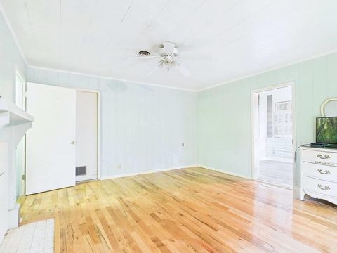 Tiny photo for 611 W Green Street, Perry, FL 32347 (MLS # 397642)