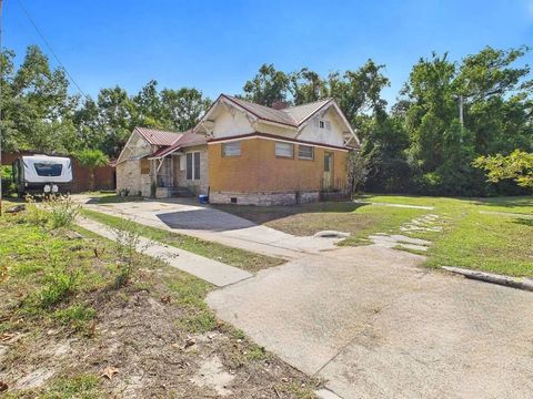 Tiny photo for 611 W Green Street, Perry, FL 32347 (MLS # 397642)