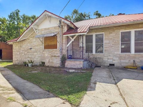 Tiny photo for 611 W Green Street, Perry, FL 32347 (MLS # 397642)