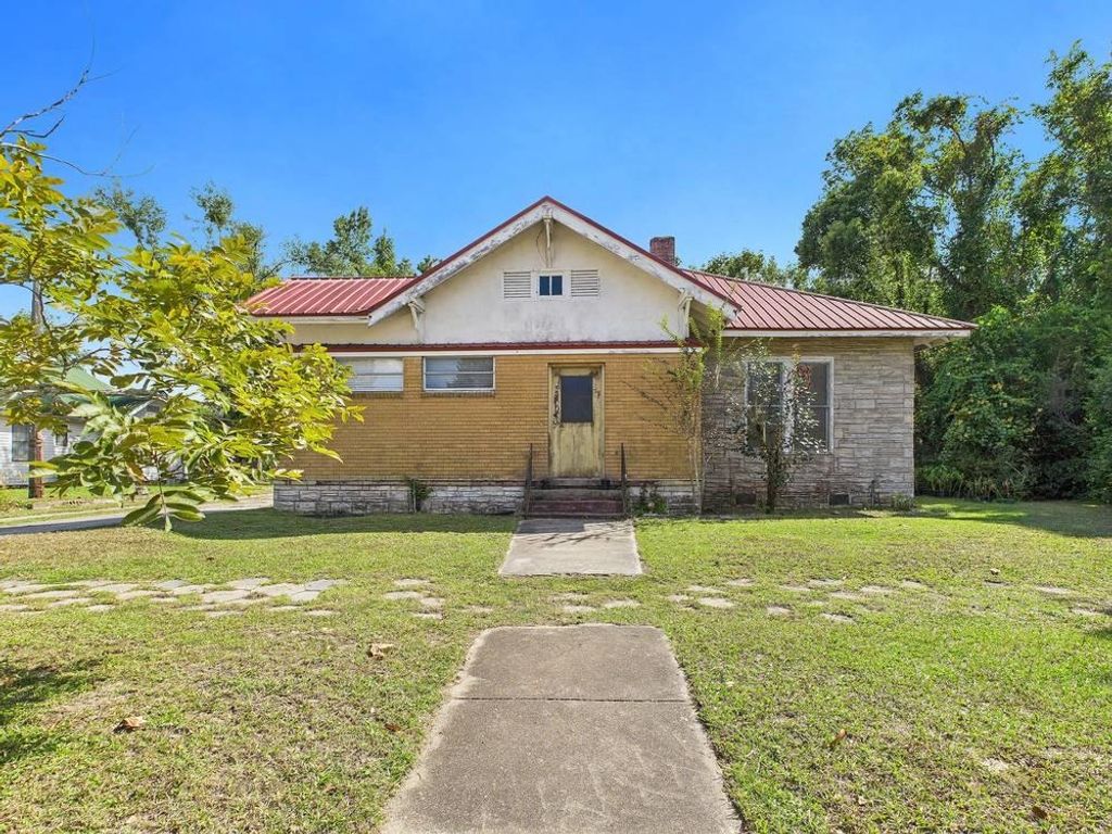 Photo of 611 W Green Street, Perry, FL 32347 (MLS # 397642)